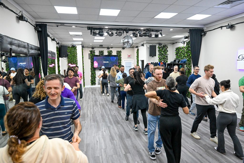 Salsa Bachata Dance Class In chicago Dennispasamb.com / Text or Call (717) PASAMBA Private Dance and Group dance Lessons