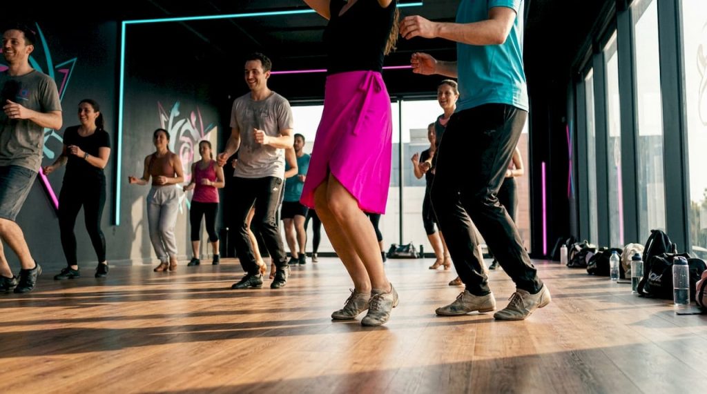 Group of beginner dancers practicing Latin dance